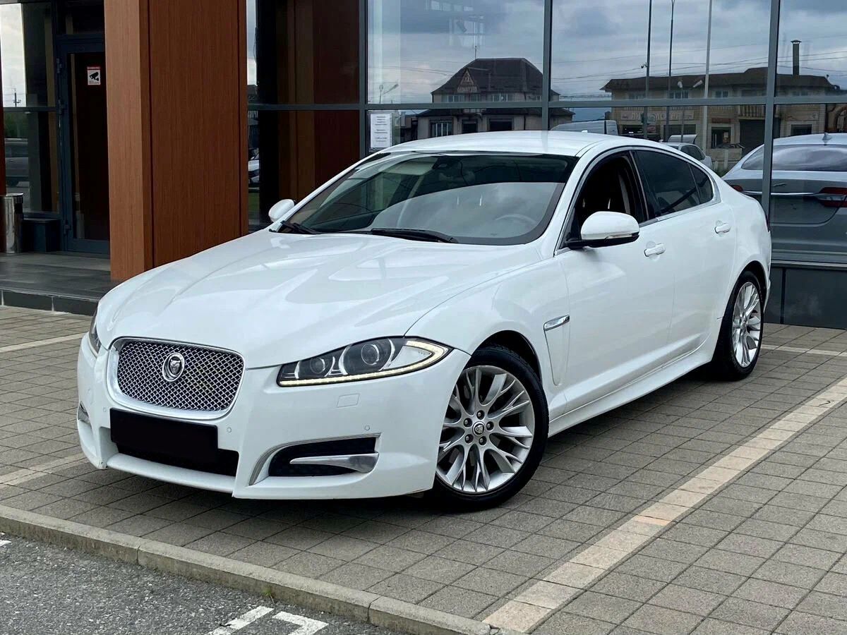 Jaguar_XF